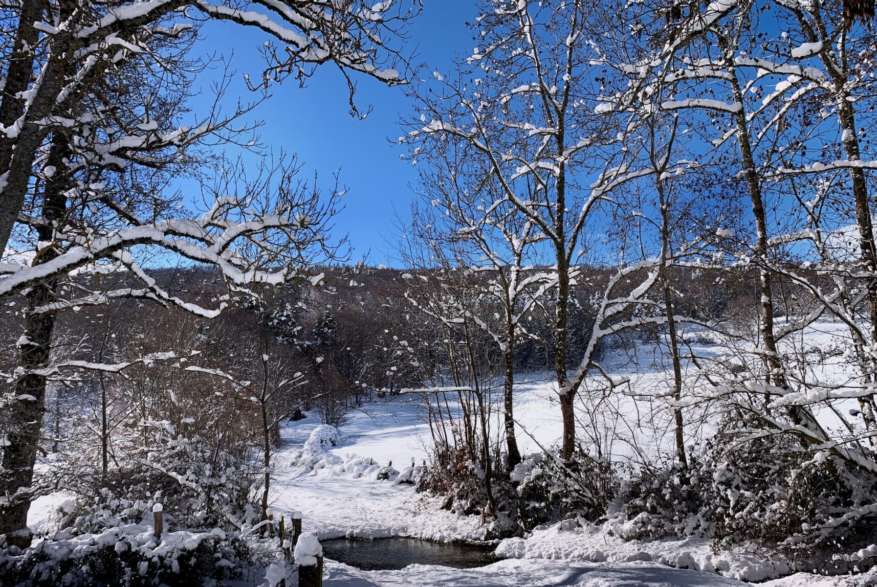 neige gue ruisseau