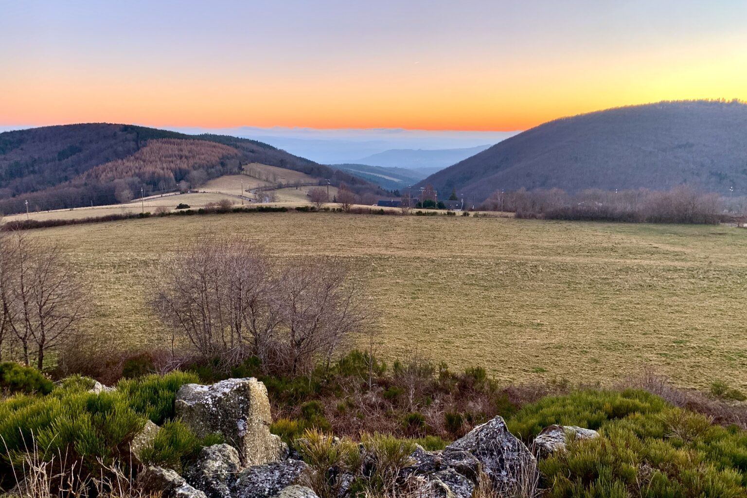 gites altobraco-vue sur couchant-depuis-radal-du-trebatut