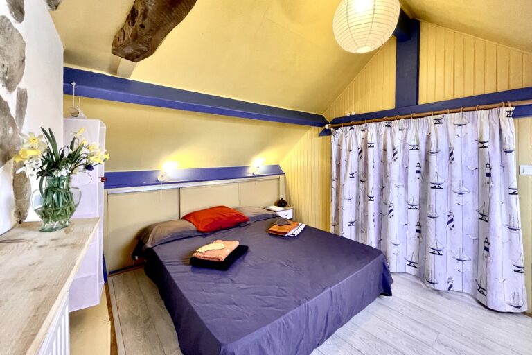 Gîtes Altobraco La sibylle - chambre lit double au 2eme niveau sous combles