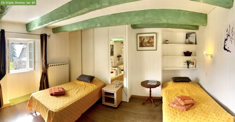 Gîtes altobraco - la Sibylle : chambre triple 1er étage avec 3 lits simples