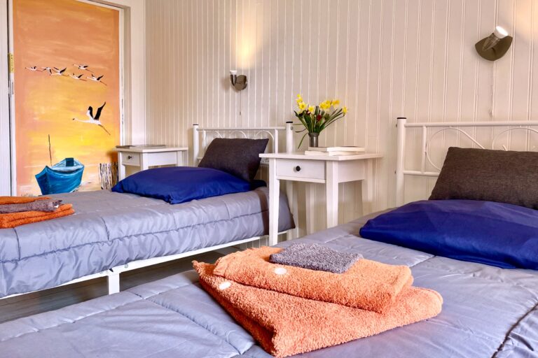Gîtes altobraco - la Sibylle : chambre confort au 1er étage avec 2 lits jumeaux.