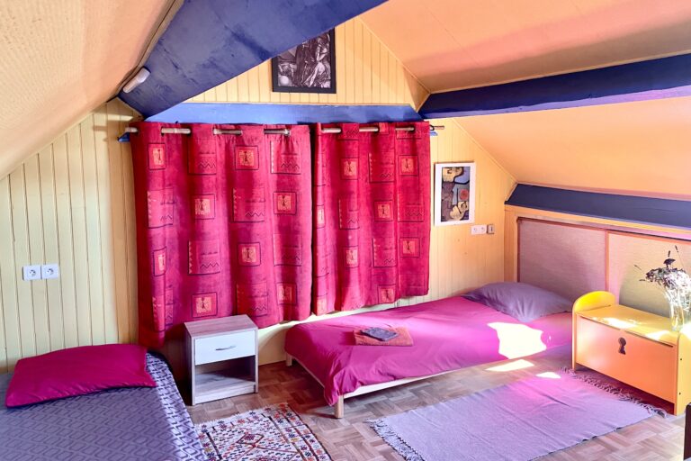 gites altobraco La Sibylle - au 2ème étage, extension chambre twin ou salle de jeux attenant à la ch. double Bleumimosa