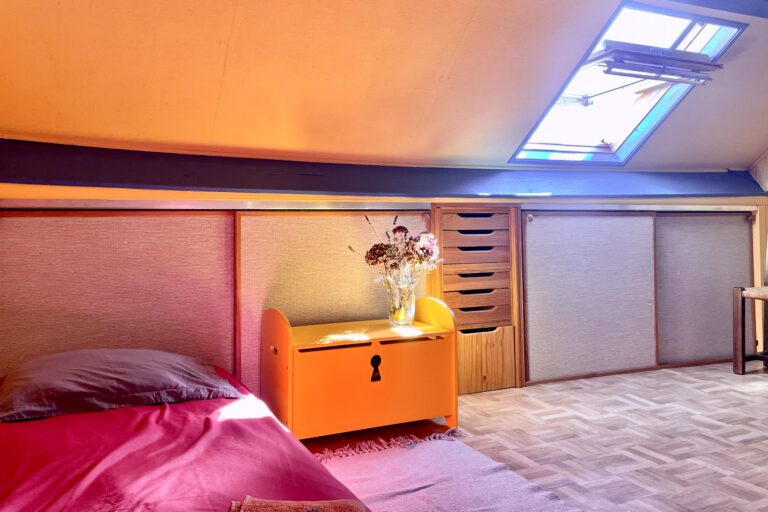 gites altobraco La Sibylle - au 2ème étage, extension chambre twin ou salle de jeux attenant à la ch. double Bleumimosa